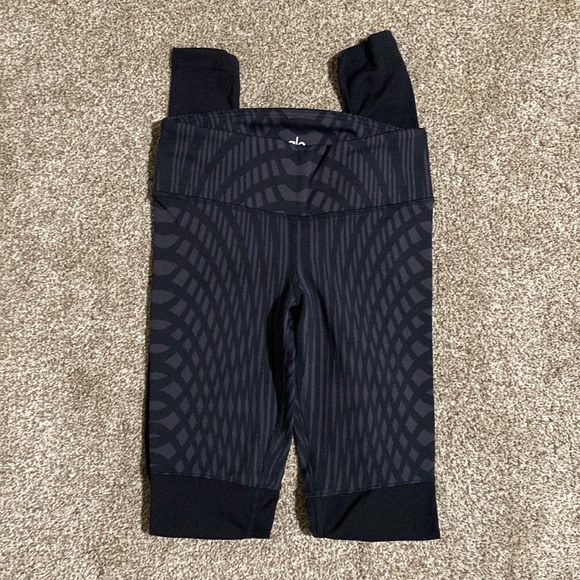 Alo Black Arches Goddess Ribbed Leggings - Picture 4 of 9